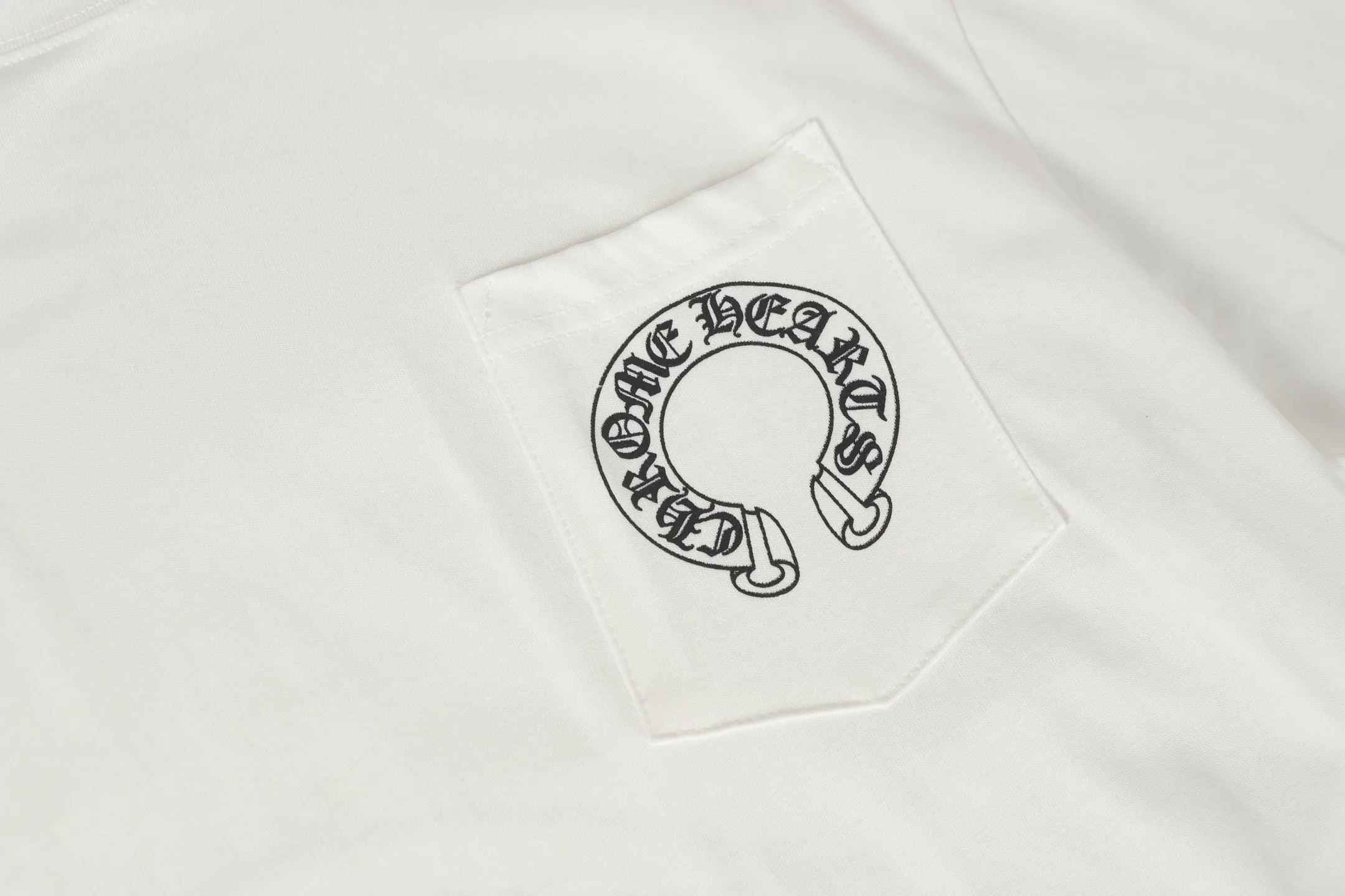 P150 cross-border model, please do not place an order if you pursue perfection -Chrome Hearts/Chrome Hearts 23ss scroll horseshoe Sanskrit printed popular long-sleeved T-shirt -High weight, high density and high quality, soft, delicate and skin-friendly wool, soft and silky to the touch, excellent warmth and skin-friendly properties -Customized weaving and dyeing, no color difference, no matter the fabric or workmanship details, beat the ordinary version on the market -Colour: black white -Size: S M L XL